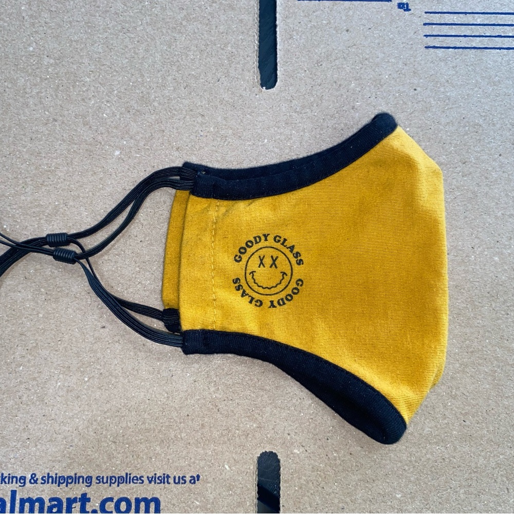 Goody glass Yellow Face Mask with Black Trim head shop pipes water Mary Jane